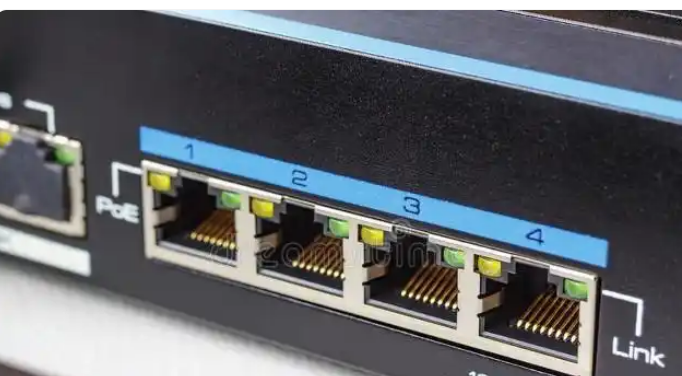 监控突然黑屏！90%都踩的POE交换机死亡陷阱，第3条直接毁设备